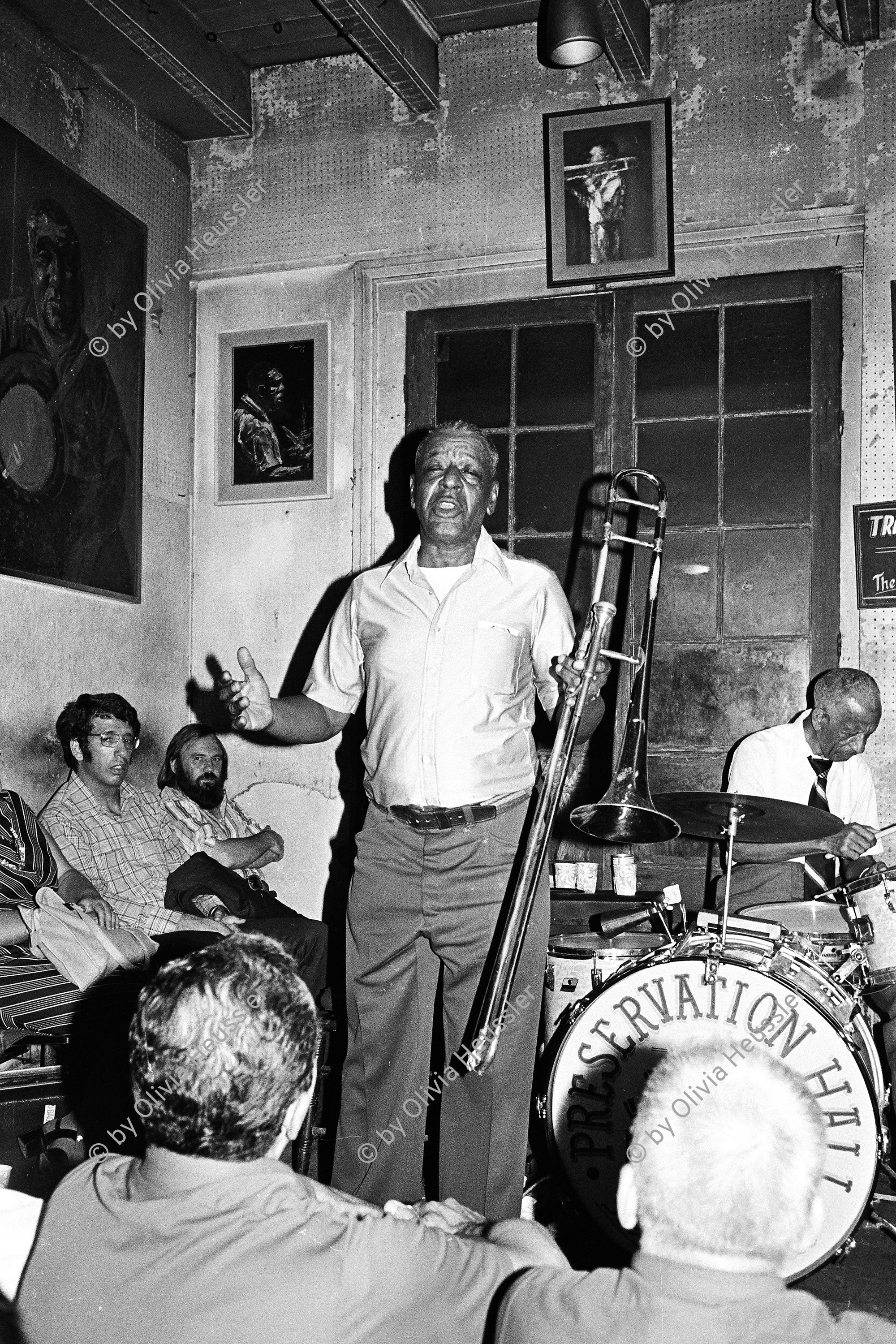 Image of sheet 19780120 photo 36: Preservation Hall Jazz Band is the name for numerous groups of Dixieland Jazz and traditional jazz bands at Preservation Hall in New Orleans, Louisiana, and on tours as organized by the Preservation Hall. The purpose of the Hall has been to preserve the heritage of both New Orleans traditional and Dixieland jazz music born in New Orleans and common to the Riverboats playing the Mississippi River, which spread throughout the South until the early 20th century.

Preservation Hall Jazz Konzert in N.O.Jazzsczene:Jazz, Jazzkonzert Banjo: 'Father Al', Al Lewis. Trompet: Jabbo Smith, Drums: Louis Barbarin, Clarinet: Orange Kellin, Bass: James Prevost. Piano: Sweet Emma
New Orleans Vereinigte Staaten von Amerika USA U.S.A. 1978 √