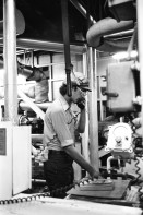 Image of sheet 19780130 photo 14: Reise auf dem Mississippi Natchez, Raddampfer, Maschinist. Toulouse Quai.
USA U.S.A. New Orleans Louisiana 1978 √ steam boat ship work man machine operator
© 1978, by OLIVIA HEUSSLER / www.clic.li