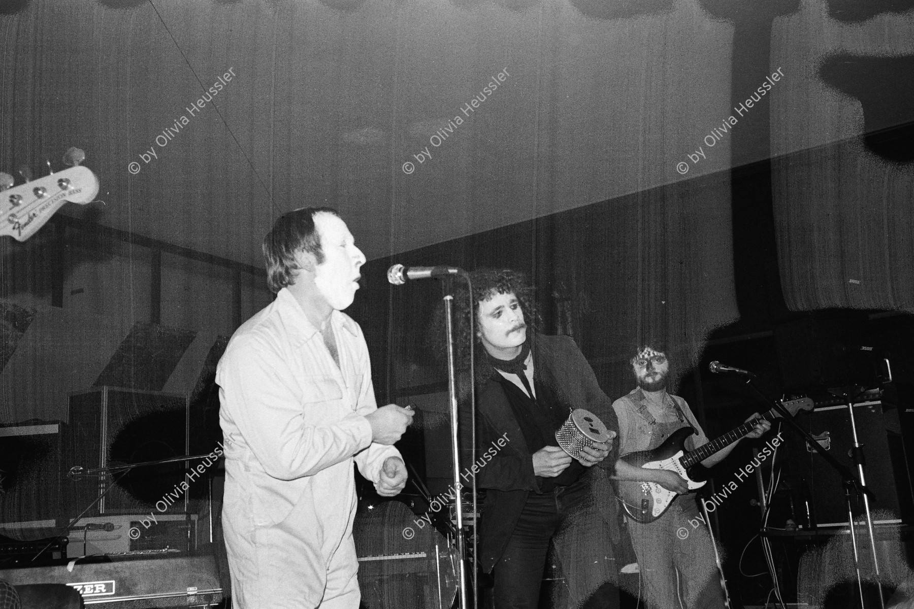 Image of sheet 19790010 photo 32: Hardy Hepp Andreas Vollenweider am Zürcher Künstler Maskenball Künstlermaskenball im Kongresshaus Zürich Fasnacht
v.l.n.r. Hardy Hepp, Andreas Vollenweider und Max Lässer während einem Konzert im Kongresshaus. Zürcher Künstler Maskenball Zürich 1979 √
© 1979, by OLIVIA HEUSSLER / www.clic.li