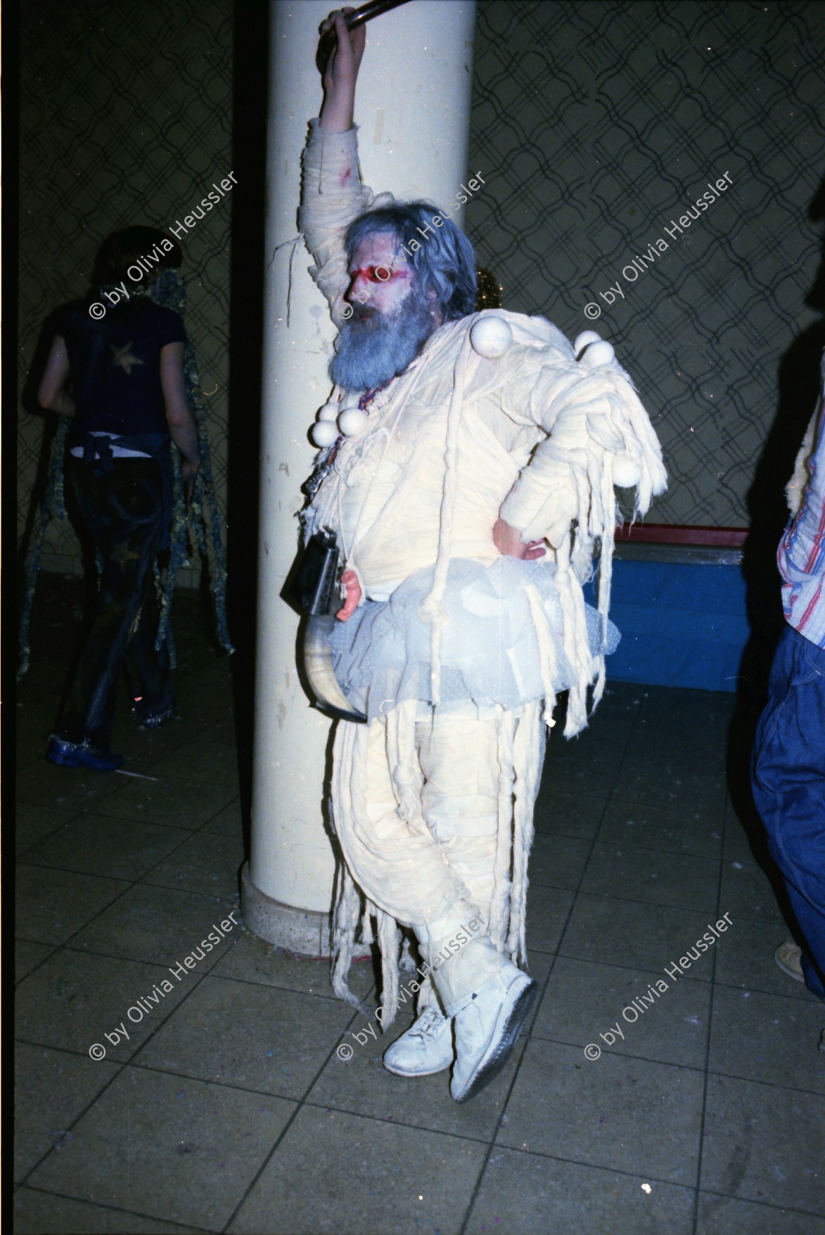 Image of sheet 19790020 photo 3: Fasnacht Zürich 1979 Kultur Kunst Künstlermaskenball Kongresshaus Schweiz Switzerland Kostüm Bart Mann