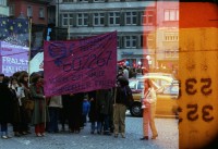 Image of sheet 19790020 photo 37: FBB Demonstration für Frauen und eine Mutterschaftsversicherung »Seid realistisch fordert das Unmögliche!« ' Mutterschaftschutz ein Fremdwort' Frauenbefreiungsbewegung
Zürich 1979 Schweiz Switzerland women fight protest Street mann man solidarity Solidarität mit Frauen Banner Transparente transpi