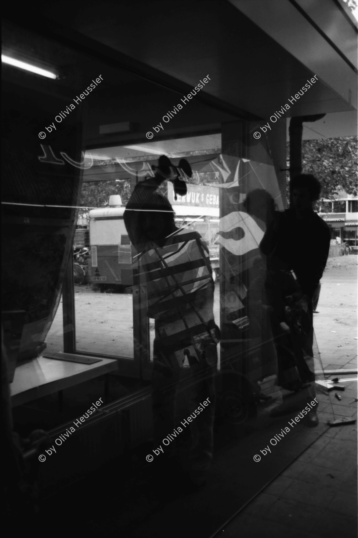 Image of sheet 19790030 photo 30: Strassenszene Utrecht Niederlanden Holland 1979
 Leben Schaufenster shopping Menschen Leben