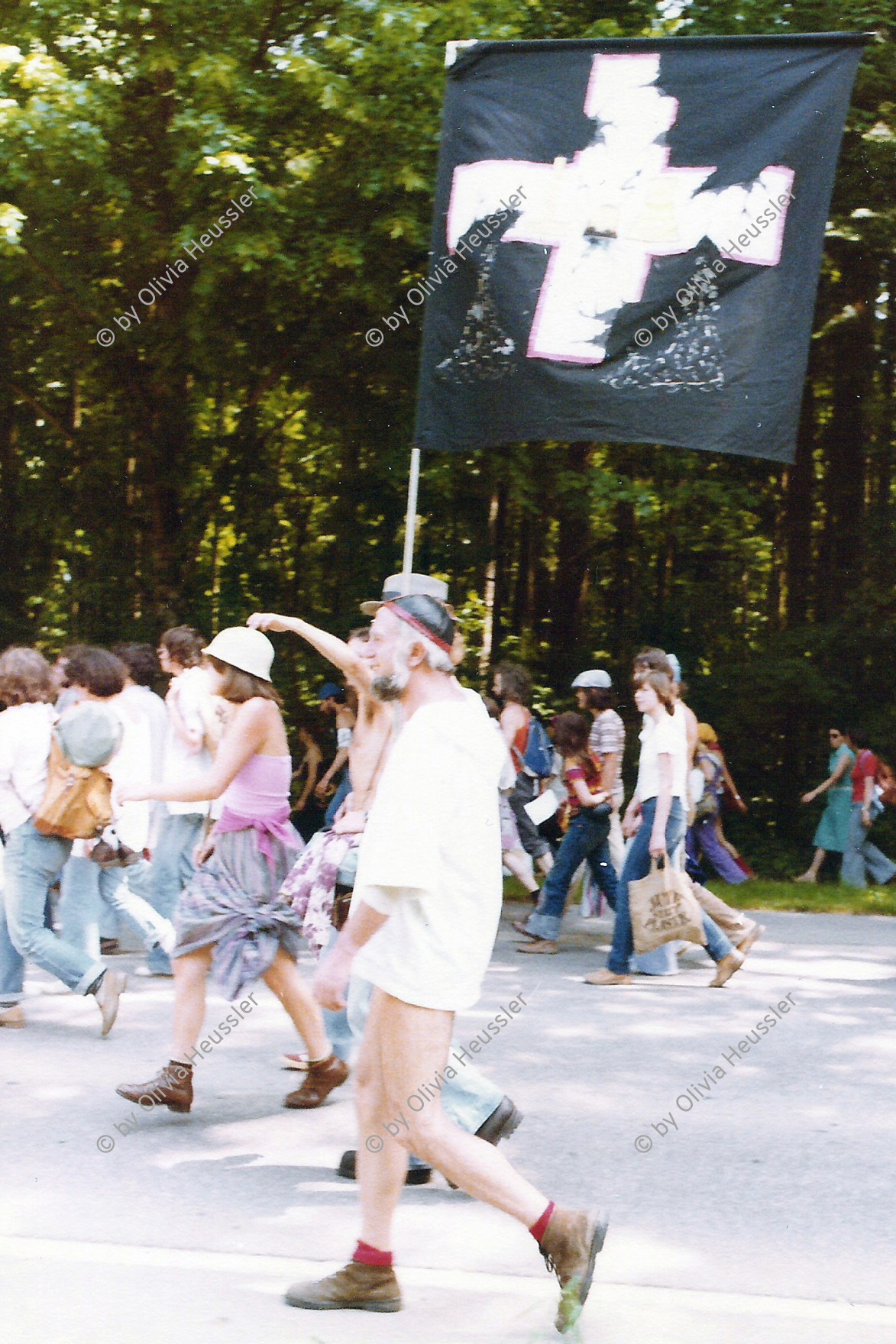 Image of sheet 19790070 photo 5: Pfingstmarsch gegen Atomkraftwerk Gösgen Anti AKW Bewegung 'Stop für AKW Leibstadt Kanton Aargau 1979 ? Protest Fahne