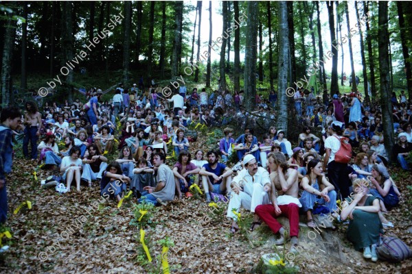 Image of sheet 19790080 photo 29: Demonstration gegen den Bau der Atomkraftwerke in Gösgen Pfingstmarsch Anti AKW Gegner Atomtod nein Danke
Pfingstmarsch von Atomkraftgegnern am Sonntag (03.06.79) bei der Baustelle des Kernkraftwerks Leibstadt.
Kanton Aargau Schweiz nuclear protest anti Switzerland Swiss  Group forest wood Gruppenbild rechte seite Mann in Weiss Samir Aldin
1979 ?