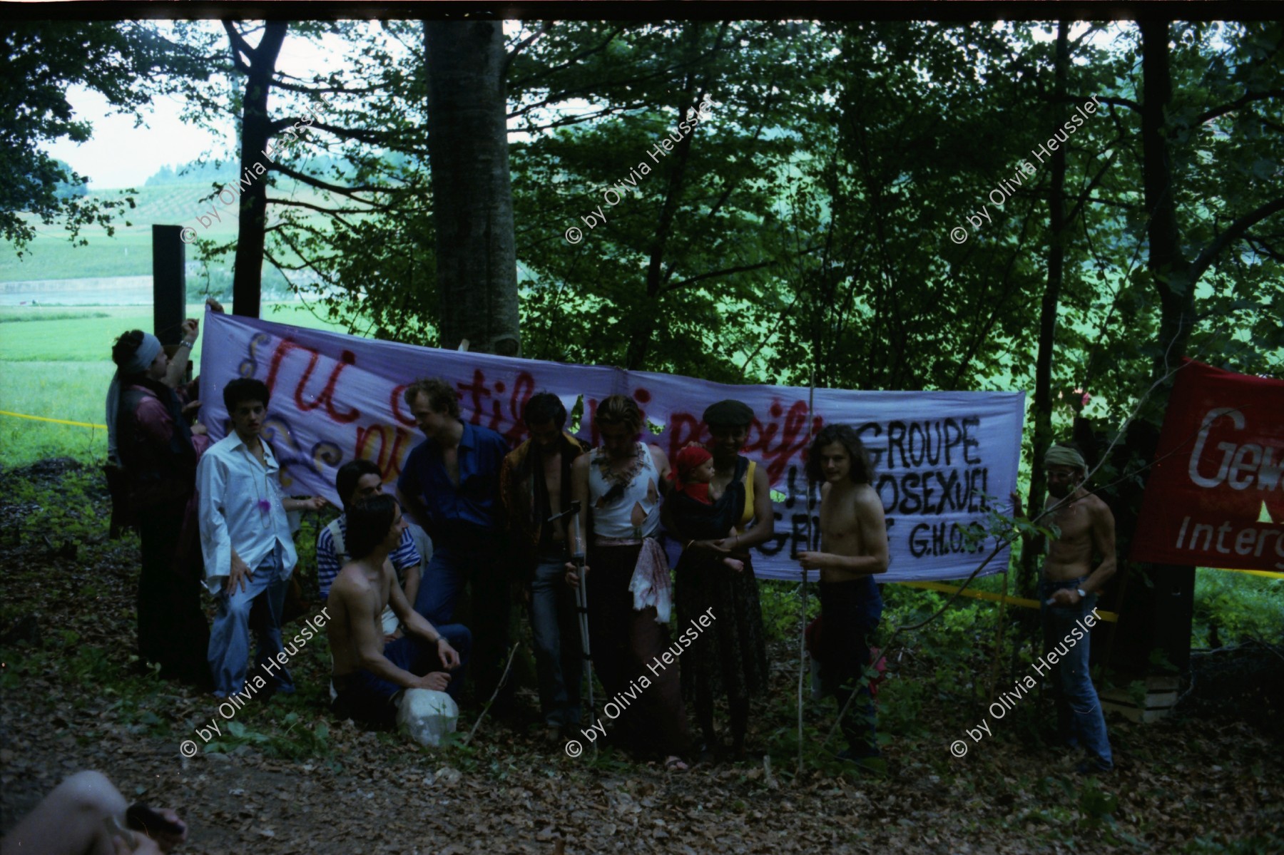 Image of sheet 19790080 photo 32: Demonstration gegen den Bau der Atomkraftwerke in Gösgen Pfingstmarsch Anti AKW Gegner Atomtod nein Danke
Pfingstmarsch von Atomkraftgegnern am Sonntag (03.06.79) bei der Baustelle des Kernkraftwerks Leibstadt.
Kanton Aargau Schweiz
Thomas Gabathuler Manfred Hasler mit Fahne ZAK