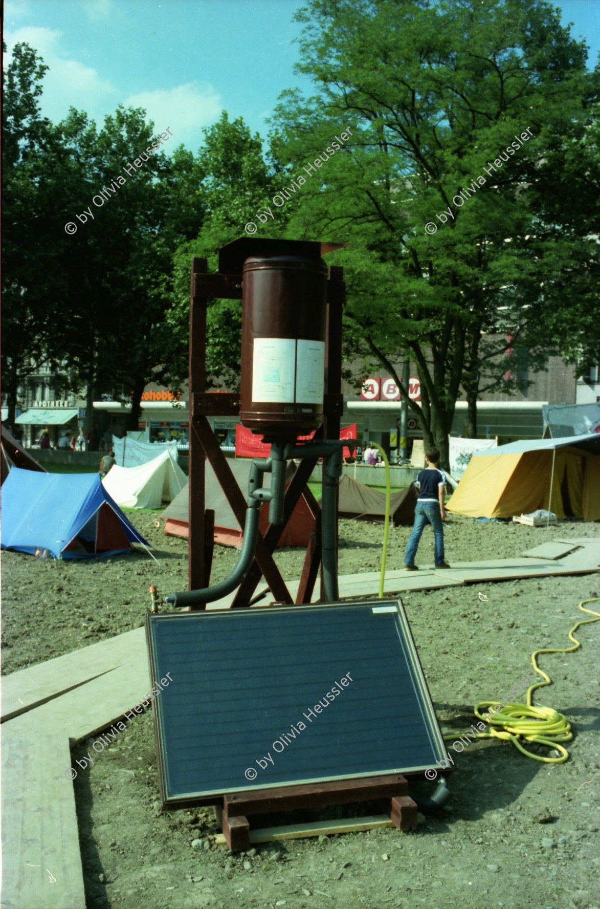 Image of sheet 19790090 photo 4: Ausstellung für neue umweltschonende Technologien am Bellevue Sechseläutenplatz, Zürich Schweiz 1979