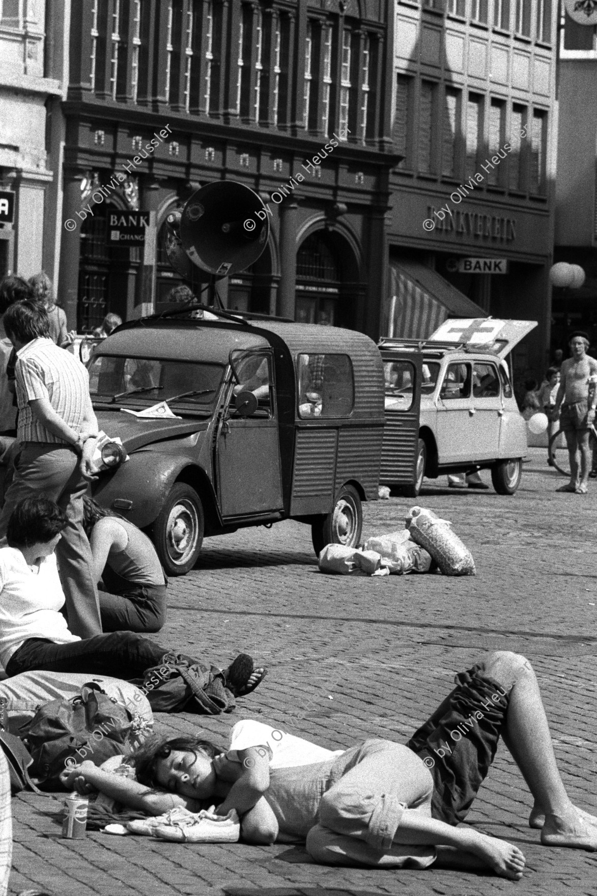 Image of sheet 19790110 photo 33: Basel Anti AKW Demo Deux Chevaux Camionette Diane 1979 √ Atomkraft nuclear power protest
© 1979, by OLIVIA HEUSSLER / www.clic.li