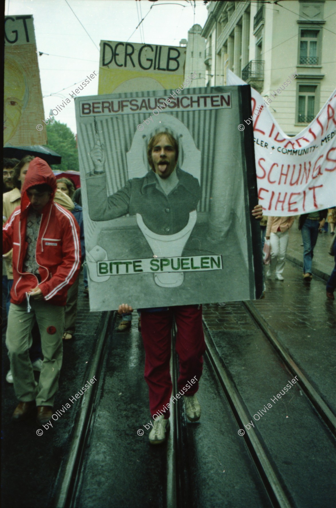 Image of sheet 19800010 photo 4: Demonstration gegen Alfred Gilgen, Bahnhofstrasse Zuerich 1980.