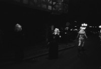 Image of sheet 19800030 photo 10: Luzerner Fasnacht. am Tag. weisse Maske Junge trinken Bier. 1980 Schweiz Luzern