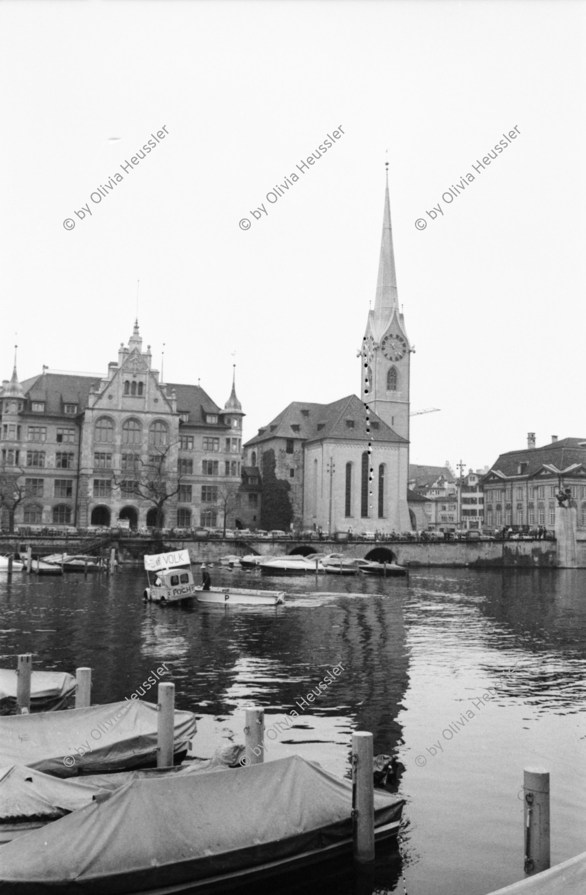 Image of sheet 19800080 photo 22: Seepolizei stoppt Demonstration mit Citroen auf Floss der POCH gegen das Limmatparking, Zuerich 1980.

Stadthaus Fraumuenster