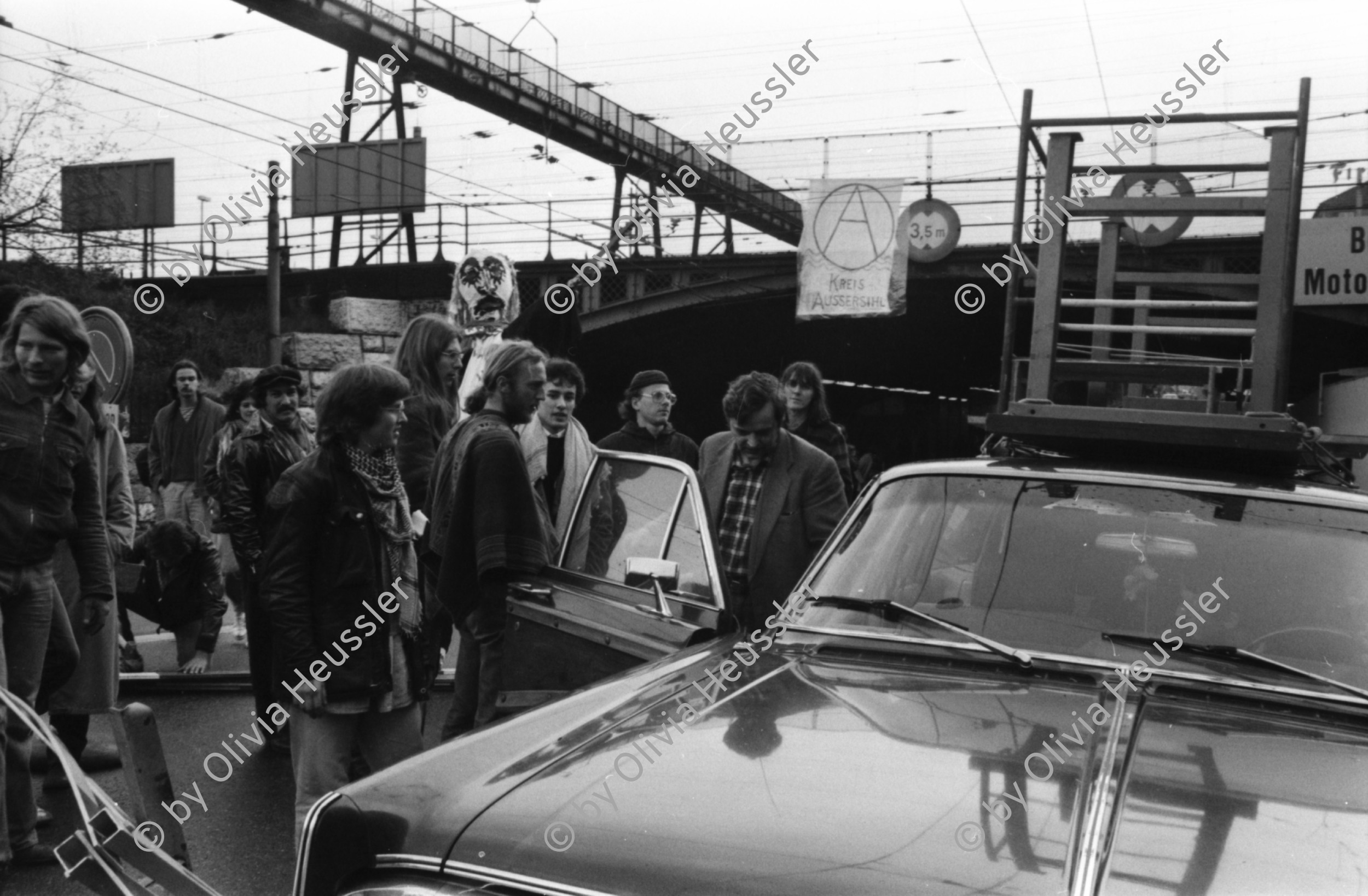 Image of sheet 19800090 photo 21: Protest der Gruppe 'Luft und Laerm' an der Langstrasse, Zuerich 1980.

Jugendbewegung Sechseläuten