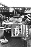 Image of sheet 19800090 photo 22: Protest der Gruppe 'Luft und Laerm' an der Langstrasse, Zuerich 1980.

Jugendbewegung Sechseläuten