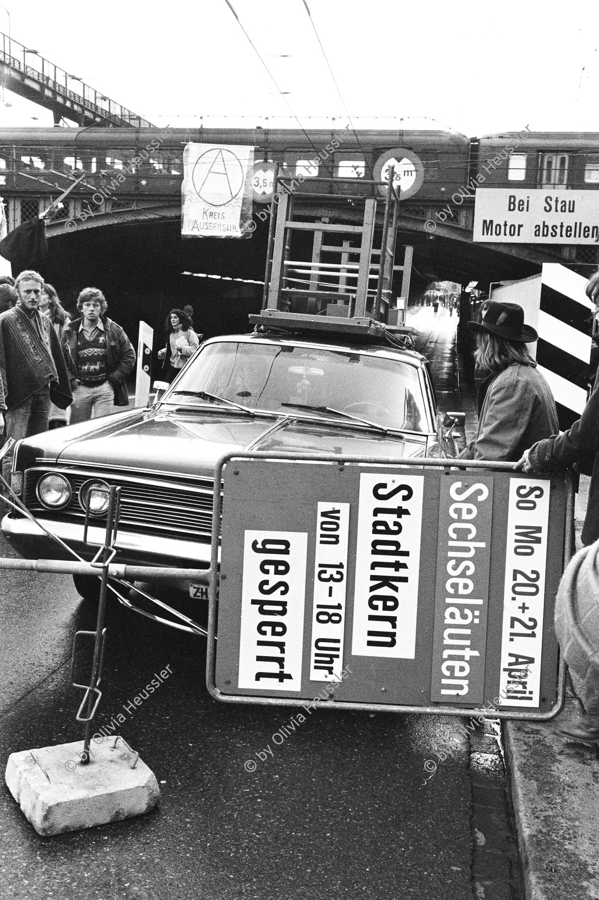 Image of sheet 19800090 photo 22: Protest der Gruppe 'Luft und Laerm' an der Langstrasse, Zuerich 1980.

Jugendbewegung Sechseläuten