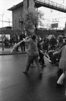 Image of sheet 19800090 photo 24: Protest gegen den Protest der Gruppe 'Luft und Laerm' an der Langstrasse, Zuerich 1980.

Jugendbewegung Sechseläuten