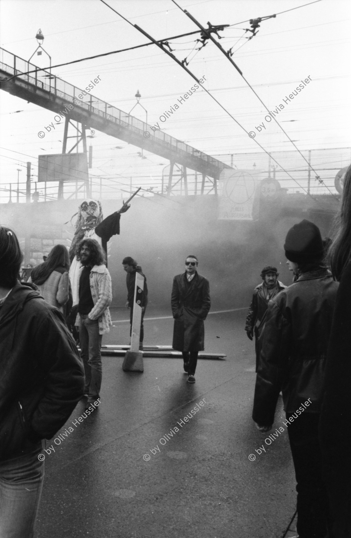 Image of sheet 19800090 photo 25: Protest der Gruppe 'Luft und Laerm' an der Langstrasse, Zuerich 1980.
Jugendbewegung Sechseläuten
Beni