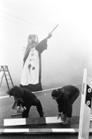 Image of sheet 19800090 photo 26: Protest der Gruppe 'Luft und Laerm' an der Langstrasse, Zuerich 1980. Punky Monster Rauch

Jugendbewegung Sechseläuten