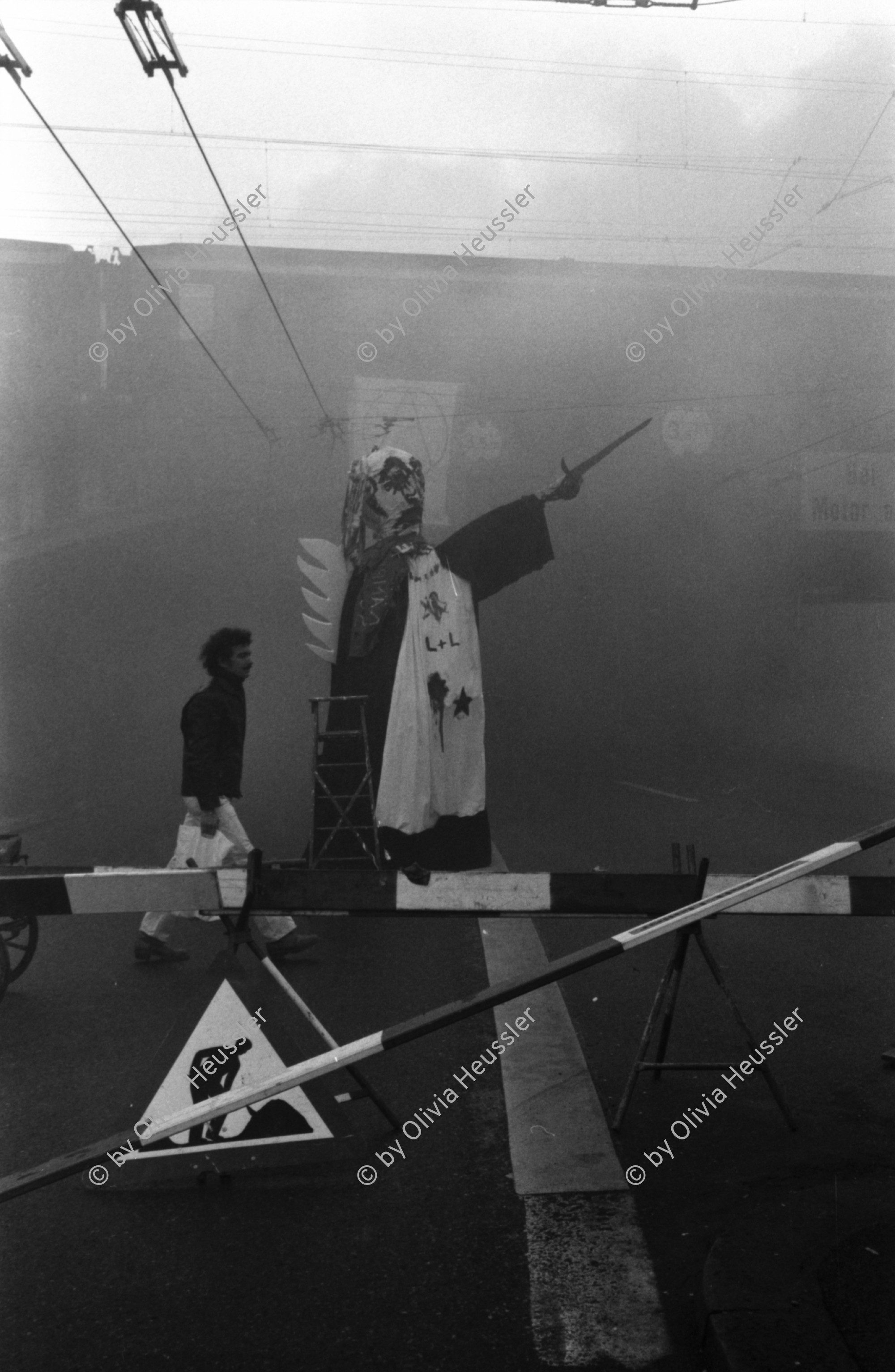 Image of sheet 19800090 photo 29: Protest der Gruppe 'Luft und Laerm' an der Langstrasse, Zuerich 1980.

Jugendbewegung