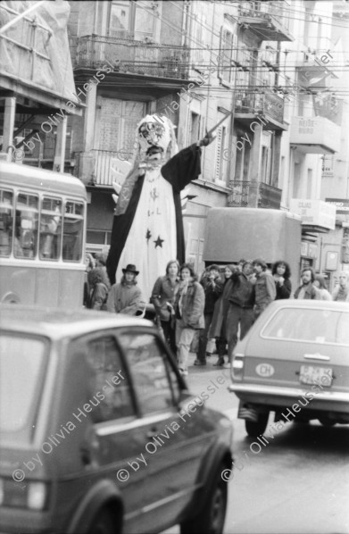 Image of sheet 19800090 photo 6: Protest der Gruppe 'Luft und Laerm' an der Langstrasse, Zuerich 1980.
Jugendbewegung Sechseläuten