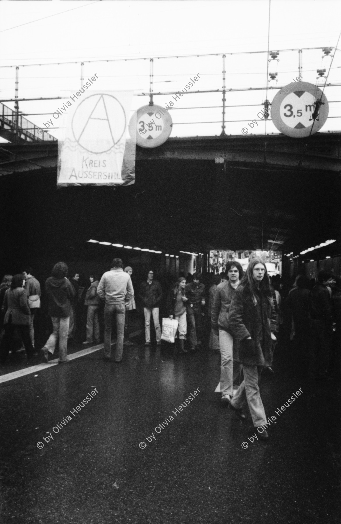 Image of sheet 19800091 photo 14: Die Gruppe «Luft & Laerm» besetzt die Unterfuehrung der Langstrasse, Zuerich 1980.

Jugendunruhen Demonstrationen
Zürich Youth movement protest
Exhibition: Photobastei 2.0 Zürich 2020