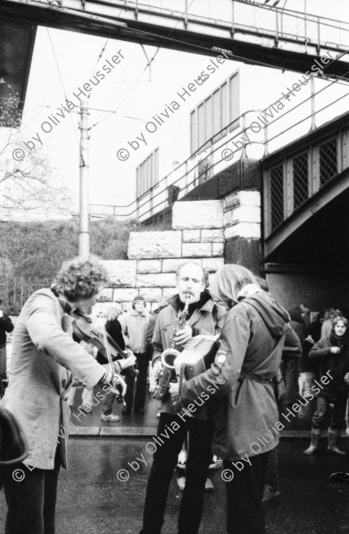 Image of sheet 19800091 photo 18: Am 21. April 1980 besetzt die Gruppe «Luft & Lärm» die Unterführung an der Langstrasse in Zuerich.