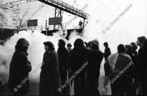 Image of sheet 19800091 photo 32: Während des Sechseläutens besetzt am 21. April 1980 die Gruppe «Luft & Lärm» die Unterführung an der Langstrasse im Kreis 5 fünf Jugendbewegung Bewegig Zürcher Jugendunruhen Demonstrationen Zürich
Zürich Youth movement protest 1980 √ Schweiz Switzerland Europa Europe