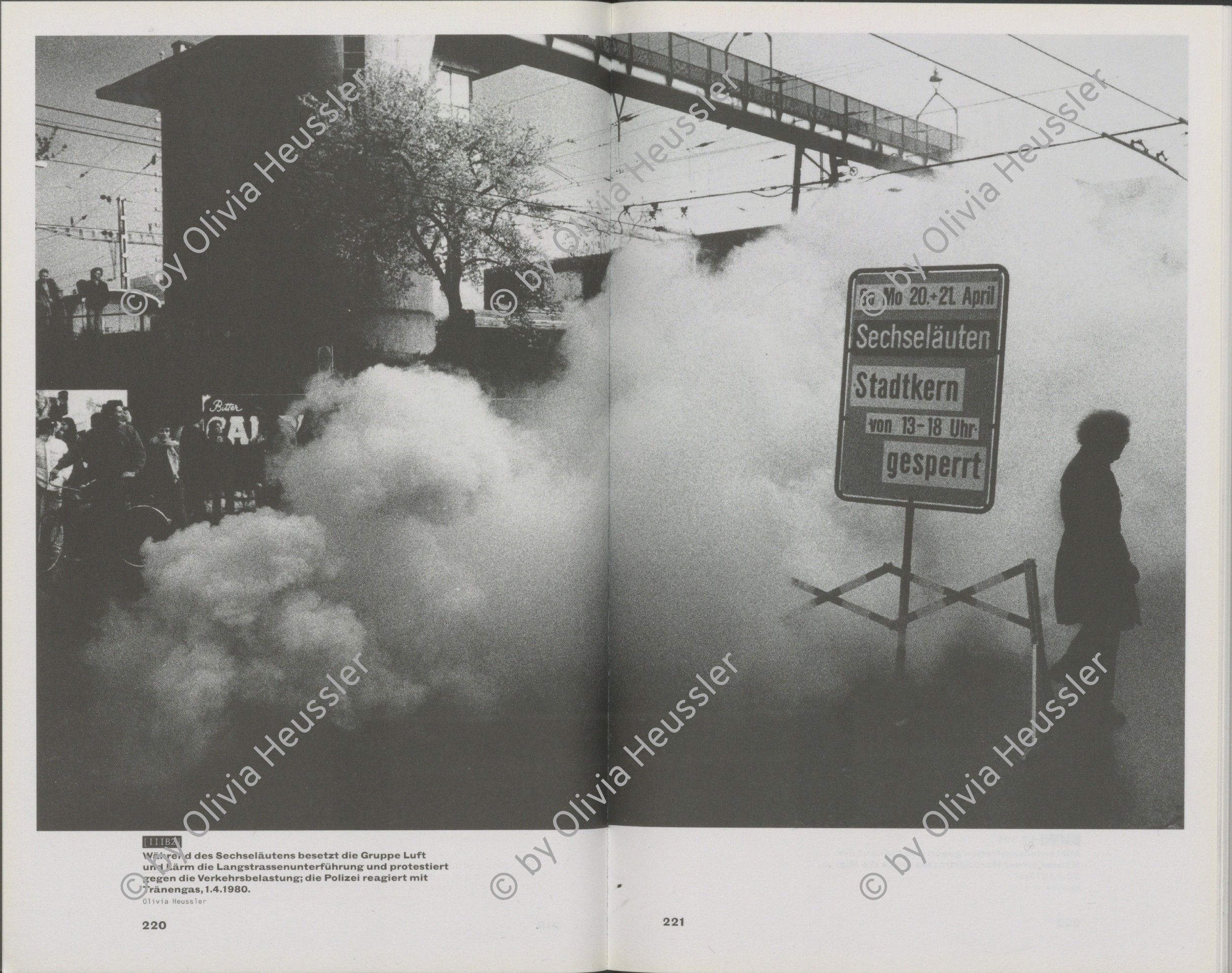 Image of sheet 19800091 photo 33: Während des Sechseläutens besetzt am 21. April 1980 die Gruppe Luft und Lärm Laerm die Unterführung an der Langstrasse im Kreis 5 gesperrt Rauch
Jugendbewegung Bewegig AJZ Zürcher Jugendunruhen Demonstrationen
Zürich Youth movement protest 1980
