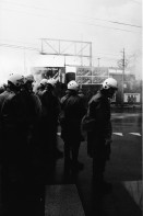 Image of sheet 19800092 photo 14: Protest in der Unterführung Langstrasse. Sie wird von der Quartiergruppe 'Luft und Lärm' u.a. mit Koni Frei, heutiger Betreiber einiger Gastrobetriebe im Kreis  fünf 5 besetzt. Tränengas mit Rauchgas Gemisch. Polizeibeamte, auch Grenadiere genannt mit ihren Schutzschildern in der Langstrasse Unterführung. Zürich
Zürich Youth movement protest 1980 √ Schweiz Switzerland Europa Europe