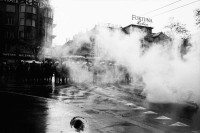 Image of sheet 19800092 photo 9: Polizei Einsatz mit Traenengas in der Langstrasse, Zuerich 1980. 

Jugendbewegung Zuercher Unruhen Youth movement protest Schweiz Switzerland Europe