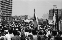 Image of sheet 19800110 photo 2: Am 1. Mai 1980 marschieren 150'000  und u.a. auch viele Chaverim und Kibuzzim mit. Israel Tel Aviv 1980