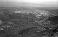 Image of sheet 19800120 photo 13: Im Jerusalemer Orthodoxen Teil, Mea Shearim, Massada bewaffnete TouristInnen und Kultur Städte.Schwebebahn.Aussicht auf Jordantal. Totes Meer. Schweizer im Dienst der israelischen
Armee, bewacht die Strassensperre.22-24 Badende Touristinnen im Toten Meer. Palestinensische SchülerInnen und Touristen im Badekostüm. Olivia und Soldat. Soldaten Gruppe. einer spiehlt Gitarre. Ruth Guggenheim Heussler eingesalbt mit X. Strand. Israel 1980 Palästina Palestine

8888