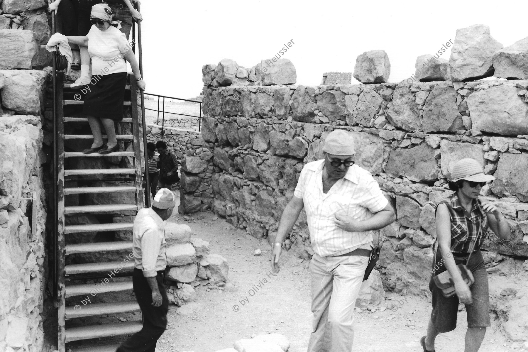 Image of sheet 19800120 photo 18: Die israelischen Besucher und Zivilisten auf Massada sind bewaffnet. Israel 1980 √