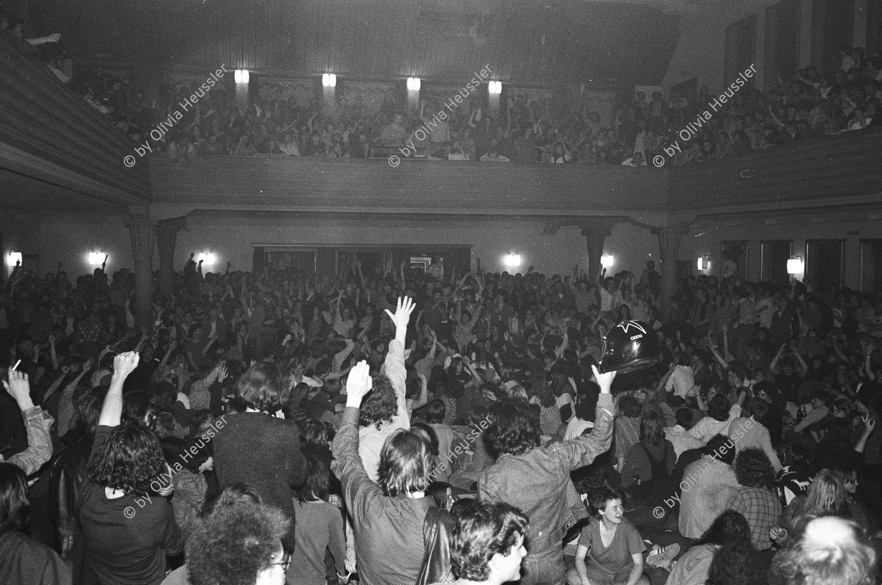 Image of sheet 19800150 photo 10: Vollversammlung im Volkshaus, Zuerich 1980.

Jugendbewegung