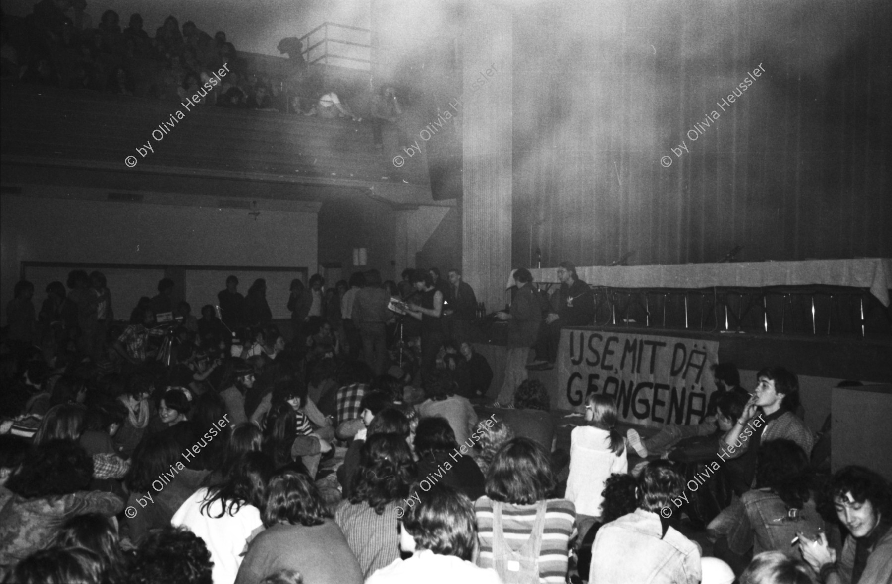 Image of sheet 19800150 photo 2: Vollversammlung im Volkshaus, Zuerich 1980.

Jugendbewegung