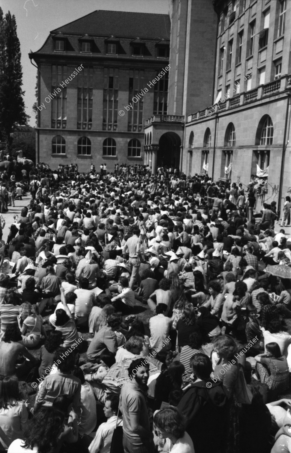 Image of sheet 19800150 photo 27: Besetzung an der Universitaet Zuerich, Kuenstlergasse Zuerich 1980.

Jugendbewegung