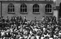 Image of sheet 19800150 photo 29: Vollversammlung im Volkshaus, Zuerich 1980.

Jugendbewegung