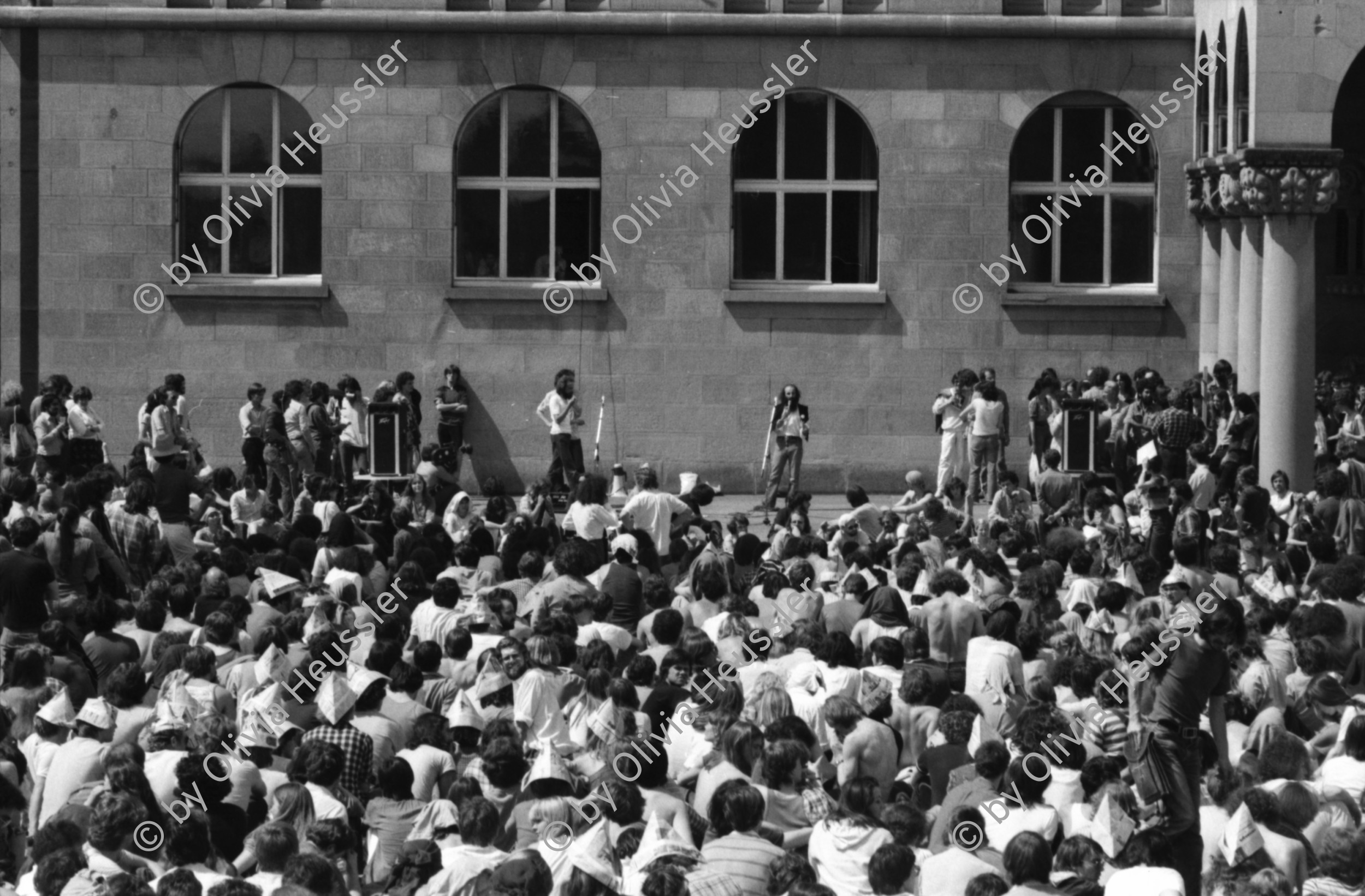 Image of sheet 19800150 photo 29: Vollversammlung im Volkshaus, Zuerich 1980.

Jugendbewegung