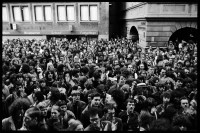 Image of sheet 19800160 photo 22: Zur Forderung eines Autonomen Jugendhauses wird der Platz vor dem Rathaus besetzt, Limmatquai Zuerich 1980.
From: Zürich Sommer 1980
Jugendbewegung