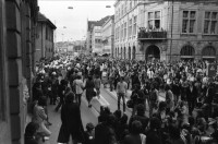 Image of sheet 19800160 photo 26: Polizeieinsatz gegen Demonstrierende vor dem Rathaus, Zuerich 1980.

Jugendbewegung Bewegig AJZ Zürcher Jugendunruhen Demonstrationen
Zürich Protest Youth movement