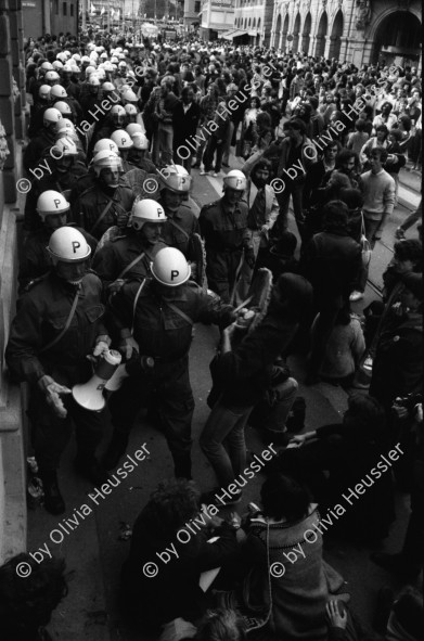 Image of sheet 19800160 photo 30: Jugendbewegung Bewegig AJZ Zürcher Jugendunruhen Demonstrationen
Zürich Youth movement
Falsche Nummer in Zürich Sommer 1980