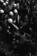 Image of sheet 19800160 photo 31: Polizeieinsatz gegen Demonstrierende vor dem Rathaus, Zuerich 1980.

Jugendbewegung Bewegig AJZ Zürcher Jugendunruhen Demonstrationen
Zürich Protest Youth movement
gerahmt framed with passepartout 40 x 60 cm