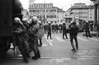 Image of sheet 19800170 photo 22: Einsatzkraefte der Polizei nach Protest vor dem Rathaus am  Limmatquai, 1980 in Zuerich.
Jugendbewegung Bewegig Zürcher Jugendunruhen Demonstrationen
Youth movement Protest Zürich Switzerland Swiss