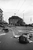 Image of sheet 19800170 photo 29: Nach Protest vor dem Rathaus am  Limmatquai, 1980 in Zuerich.
Jugendbewegung Bewegig Zürcher Jugendunruhen Demonstrationen
Youth movement Protest Zürich Switzerland Swiss