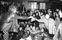 Image of sheet 19800191 photo 29: Artisten am Eröffnungsfest des  Autonomen Jugendzentrum AJZ in Zuerich, 1980.

Zürich Youth protest movement