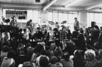 Image of sheet 19800191 photo 32: 1. Tag im Autonomen Jugendzentrum. AJZ Limmatstrasse 18-20 Vollversammlung
VV Alex Stierli Bühne Konzert Kultur
Jugendbewegung Bewegig AJZ Zürcher Jugendunruhen Demonstrationen
Zürich youth movement protest 1980 √ Kreis 5 fünf Schweiz Switzerland Europe
© 1980, by OLIVIA HEUSSLER / www.clic.li