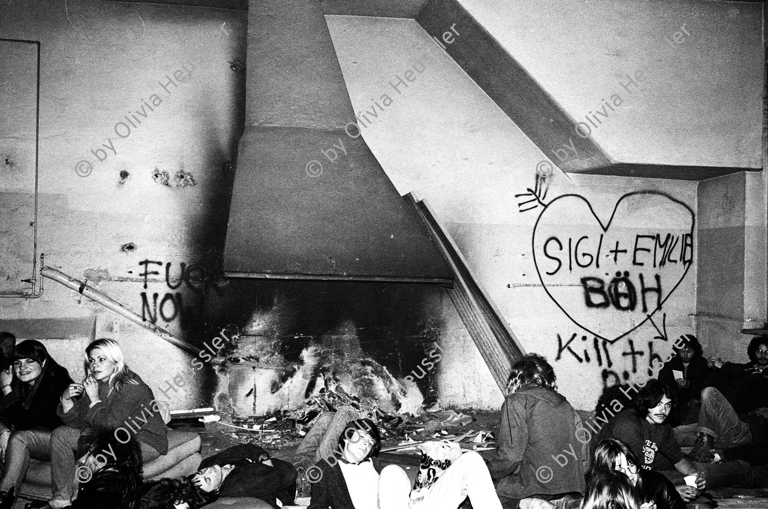 Image of sheet 19800191 photo 35: 1. Tag am Kamin im Autonomen Jugendzentrum. AJZ Limmatstrasse 18-20 1. Vollversammlung.

Jugendbewegung Bewegig AJZ Zürcher Jugendunruhen Demonstrationen
Zürich youth protest movement 1980√ Kreis 5 fünf Schweiz Switzerland Europe
© 1980, by OLIVIA HEUSSLER / www.clic.li