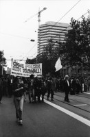Image of sheet 19800192 photo 3: Unzufriedenen Demonstration mit Pfarrer Sieber und Esel an der Limmetstrasse in Zürich, 1980. youth movement protest Jugendbewegung Bewegig AJZ Zürcher Jugendunruhen Demonstrationen