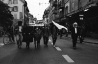 Image of sheet 19800192 photo 36: Unzufriedenen Demonstration mit Pfarrer Sieber und Esel an der Langstrasse in Zürich, 1980. youth movement protest Jugendbewegung Bewegig AJZ Zürcher Jugendunruhen Demonstrationen