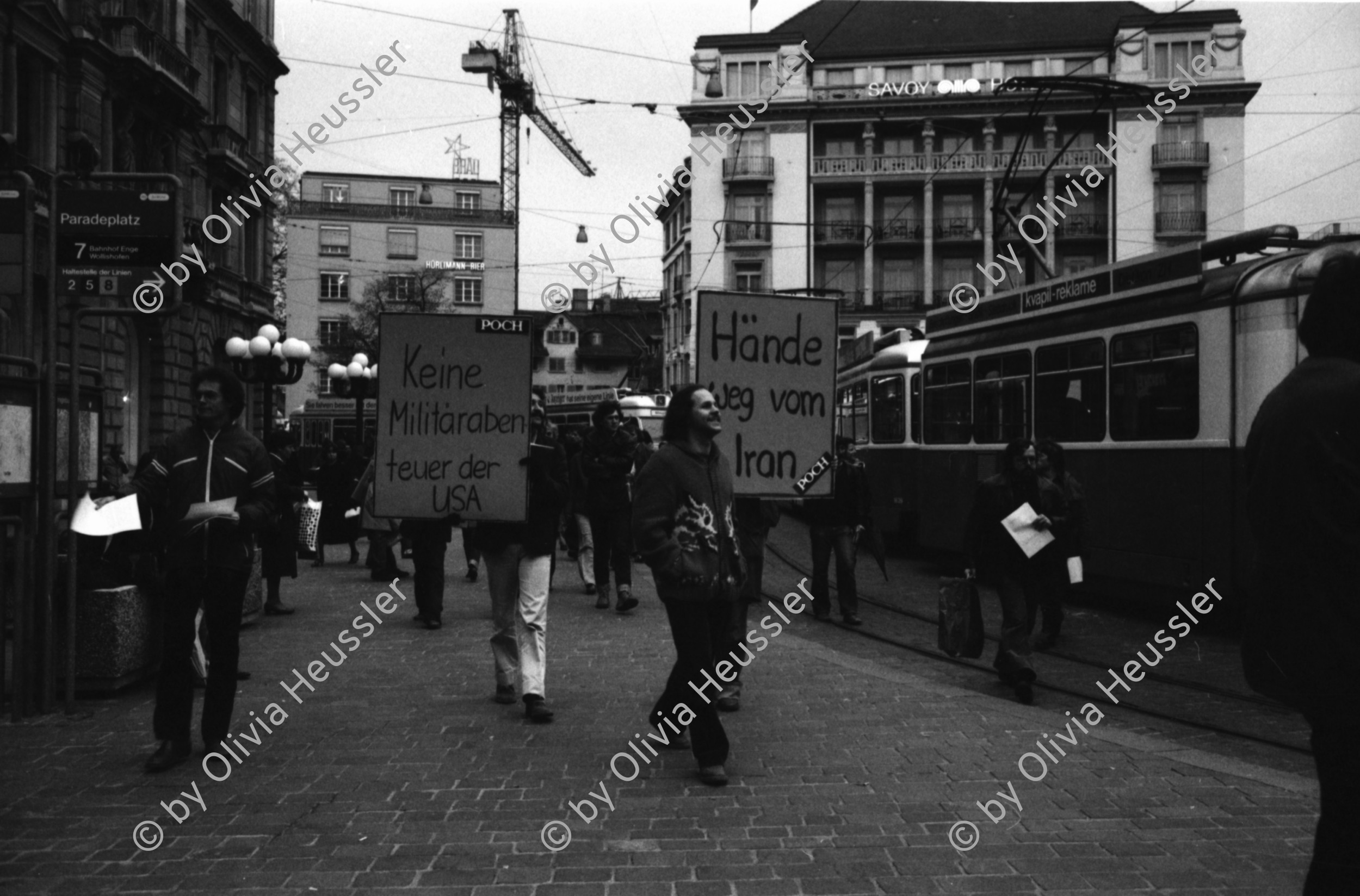 Image of sheet 19800200 photo 35: Protest gegen US Politik im Iran, Paradeplatz, Zuerich 1980.