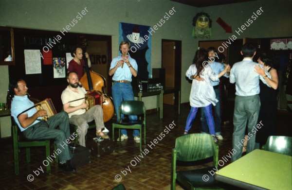 Image of sheet 19800230 photo 26: Werner Schläpfer (Floete) spielt mit Echo vom Locherguet Lochergut in Zuerich 1980.
Gemeinschaftszentrum Riesbach