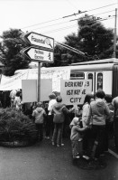 Image of sheet 19800261 photo 31: Kinder und AnwohnerInnen Protest gegen zuviel Verkehr an der Schweighofstrasse, Zürich, 1980.